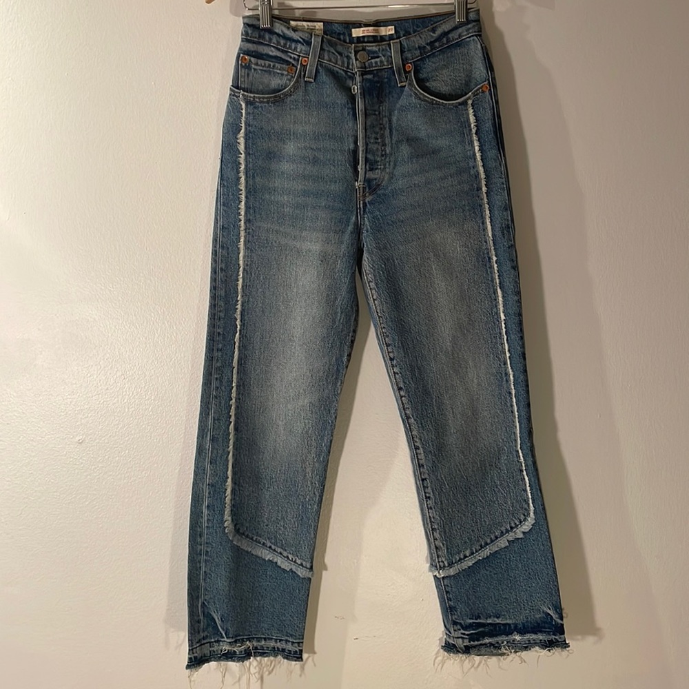 Levi’s Ribcage Straight with denim over lay, unfinished hems sz.27